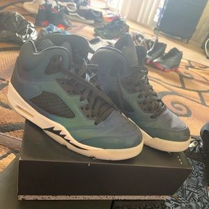 SIZE 7y Jordan 5s